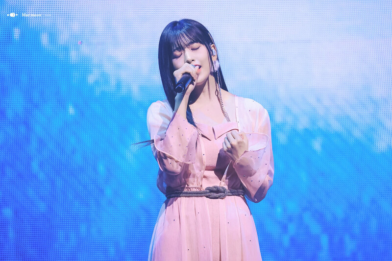 230212 IVE Yujin - The First Fan Concert 'The Prom Queens' Day 2 documents 4