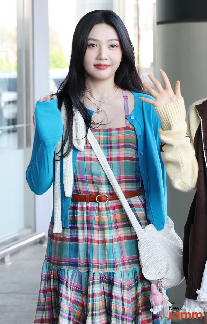 240510 Red Velvet Joy at Gimpo International Airport documents 1