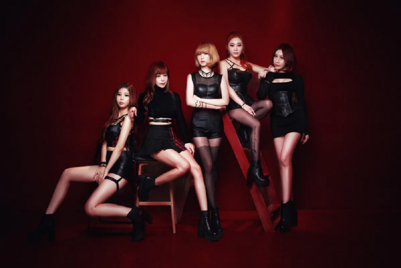 Honey_Girls_Again_promotional_photo_(4).png