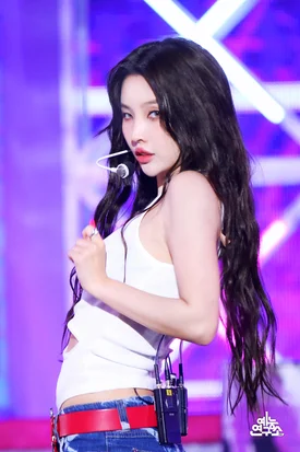 230520 (G)I-DLE Soyeon 'Queencard' at Music Core