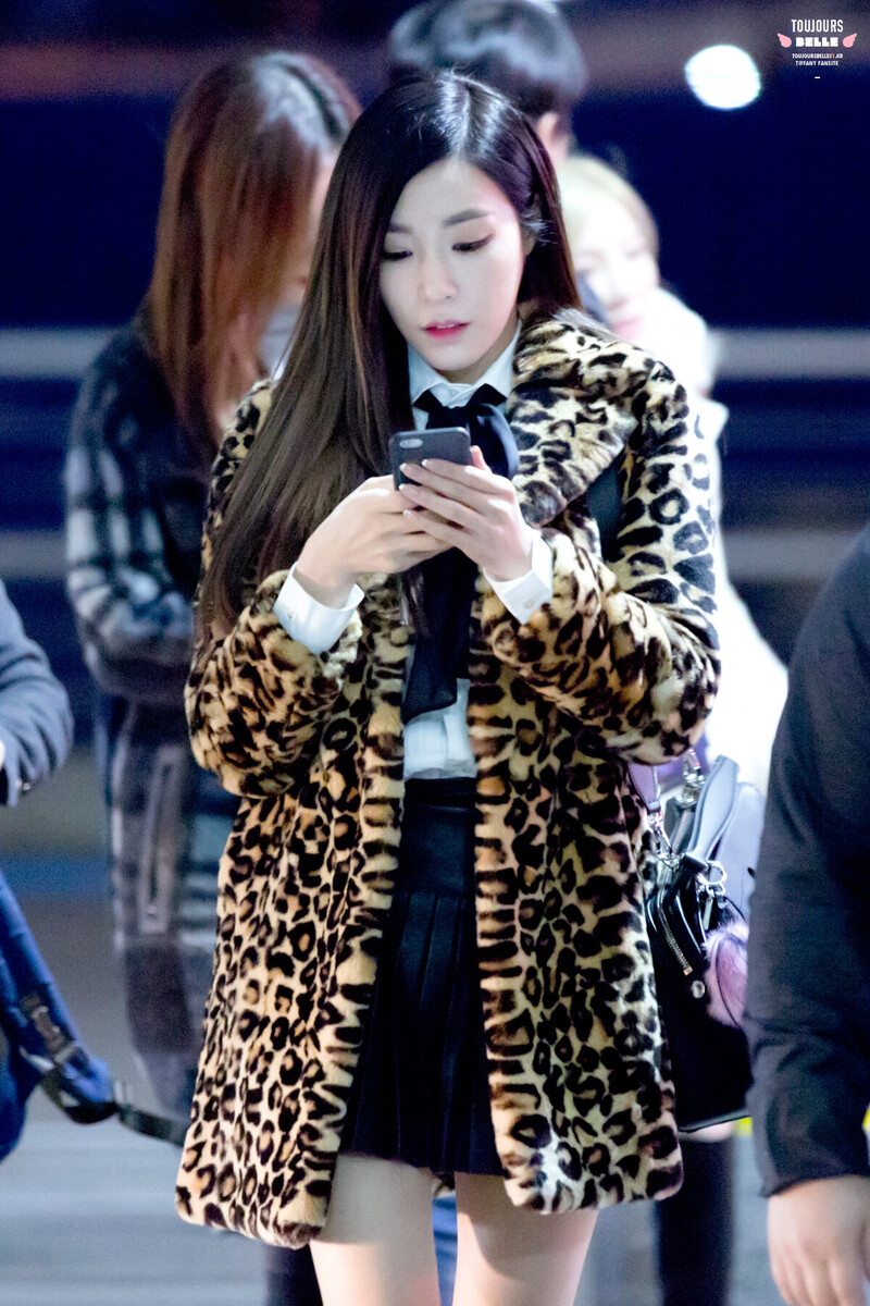 151206 SNSD Tiffany at Incheon Airport documents 6