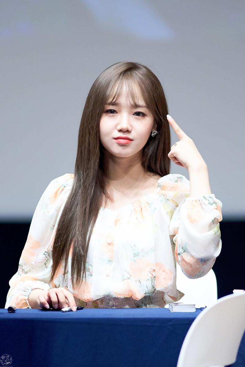 190824 Weki Meki Yoojung at 'WEEK END LOL' Hongdae Fansign documents 3