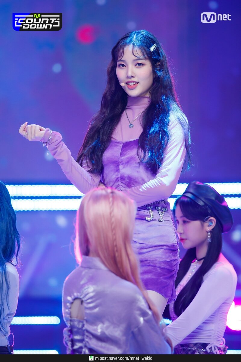 210812 Weeekly - 'Holiday Party' at M Countdown documents 25