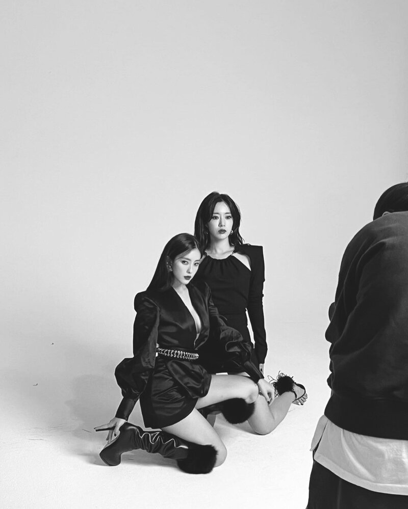 211110 T-ara Hyomin  & Eunjung Instagram update documents 2