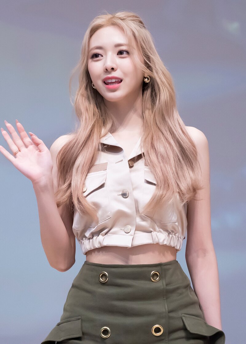 220720 ITZY Yuna - Fansign Event documents 4