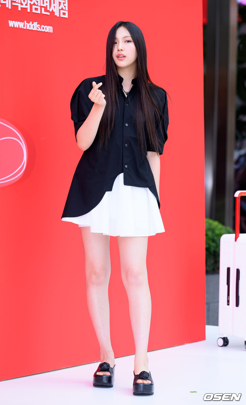 240801 New Jeans Hyein - Hyundai Department Store Duty Free Event documents 21