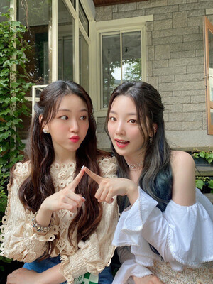 210818 Rocket Punch Twitter Update - Yeonhee & Dahyun