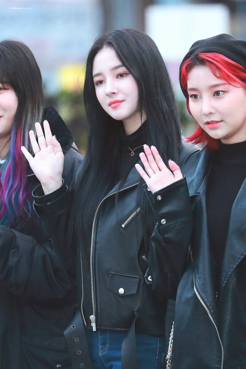 190322 Nancy on the way to Music Bank documents 12