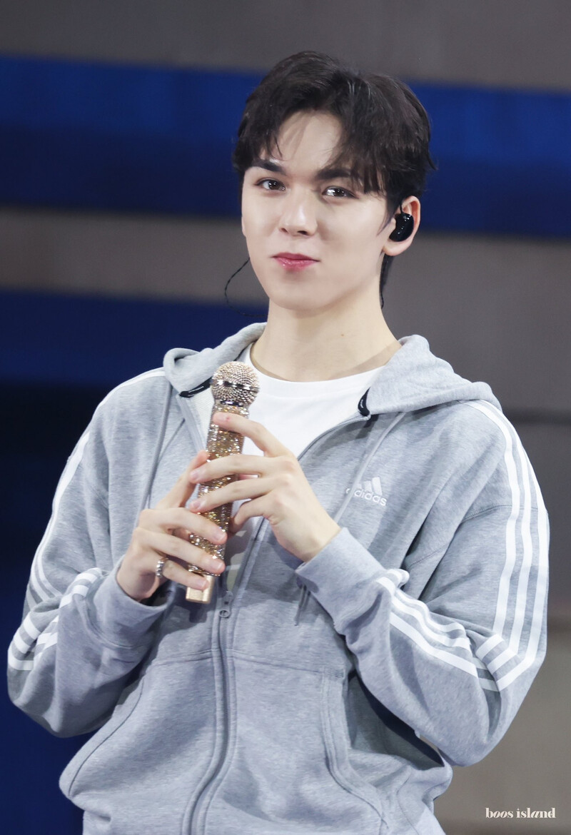 240724 SEVENTEEN Vernon - CARATLAND 2024 Day 2 documents 9