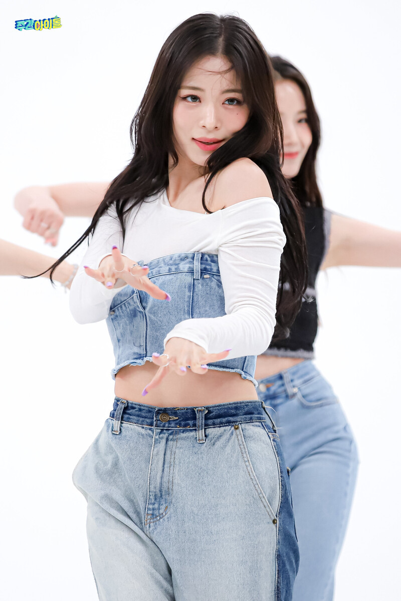 220628 MBC Naver - fromis_9 at Weekly Idol documents 17