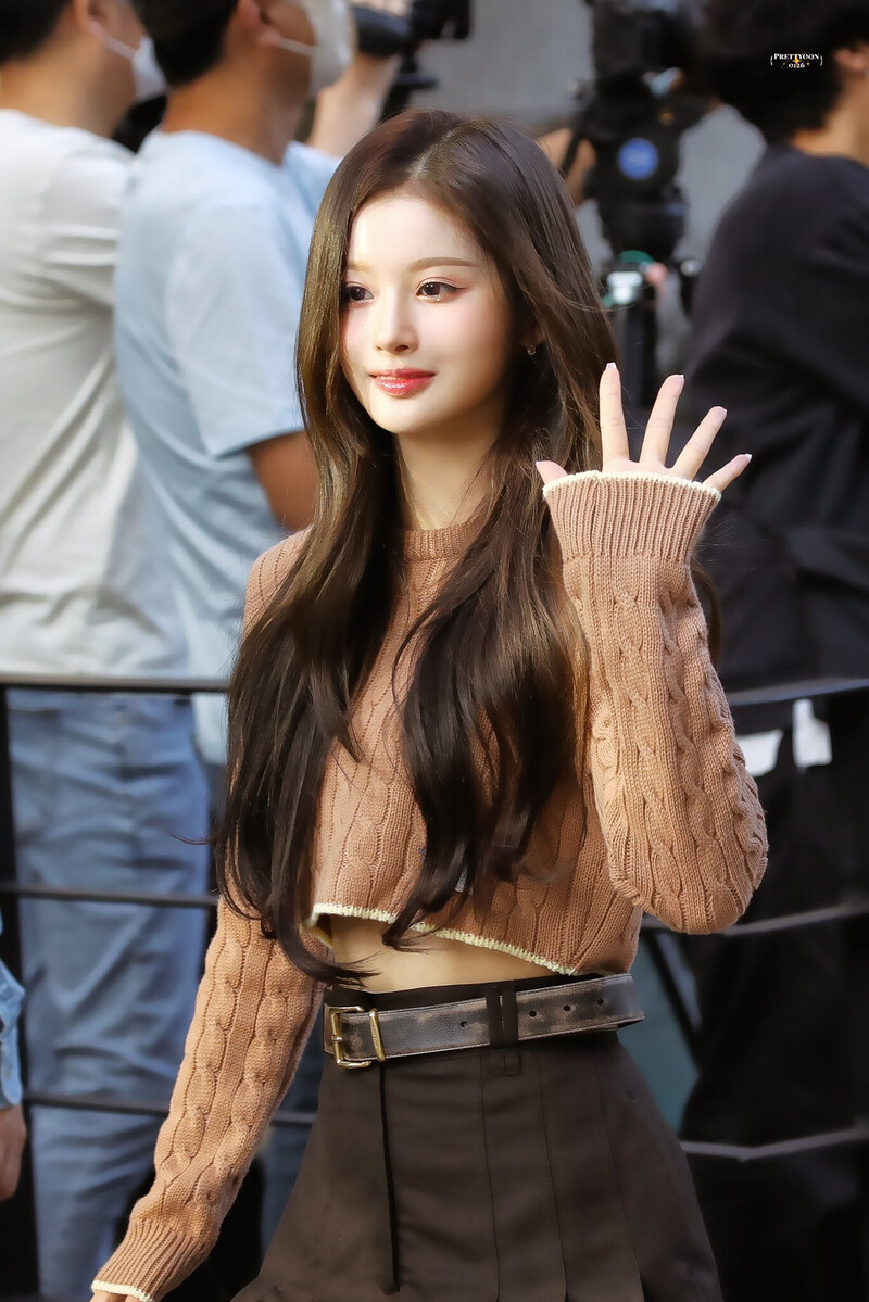 220930 NMIXX Sullyoon - Music Bank Commute documents 3