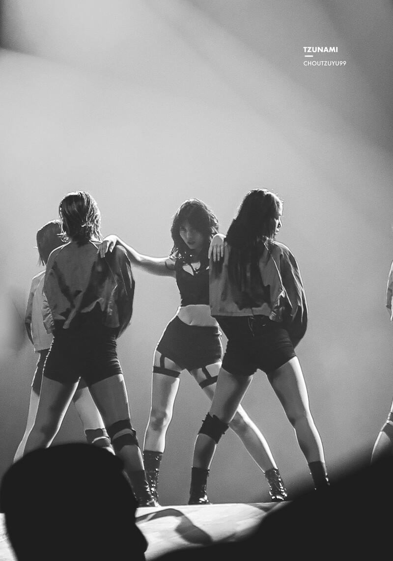 230613 TWICE Momo - ‘READY TO BE’ World Tour in Oakland Day 2 documents 1