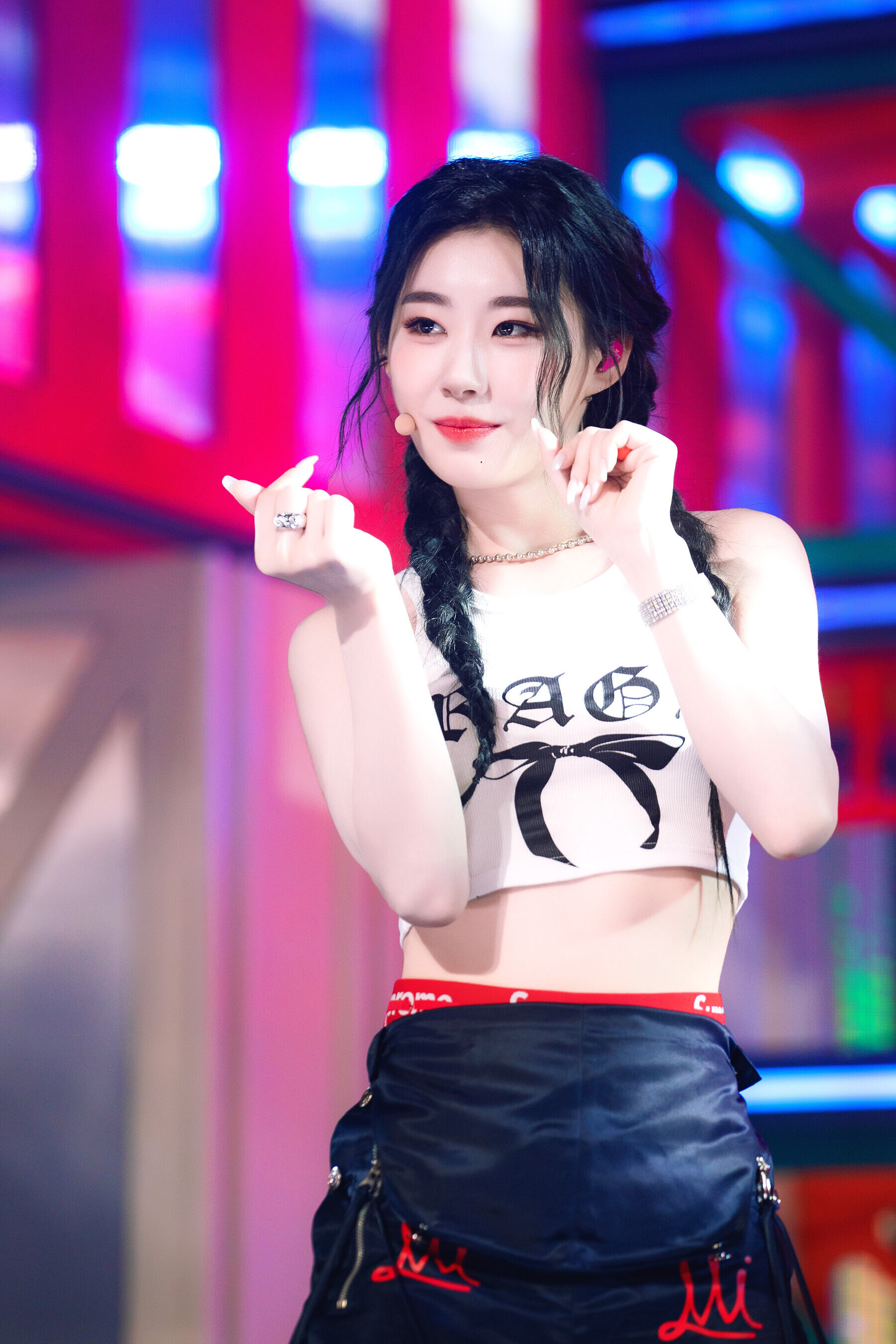 230806 ITZY Chaeryeong - ‘CAKE’ at Inkigayo | kpopping