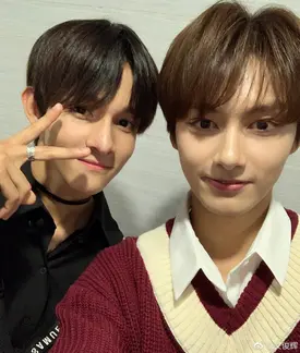 181028 SEVENTEEN Jun Weibo Update with Samuel