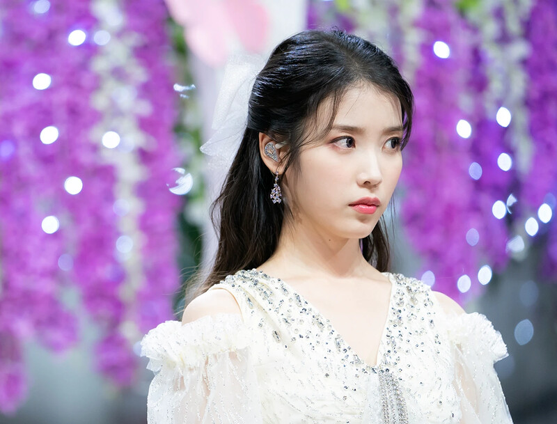 210328 IU - 'Coin' + 'LILAC' at Inkigayo documents 6