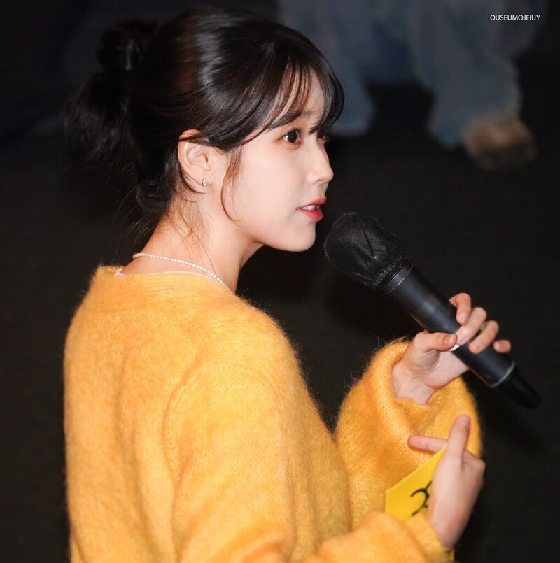 231013 IU - 'The Golden Hour' Movie Stage Greeting documents 13