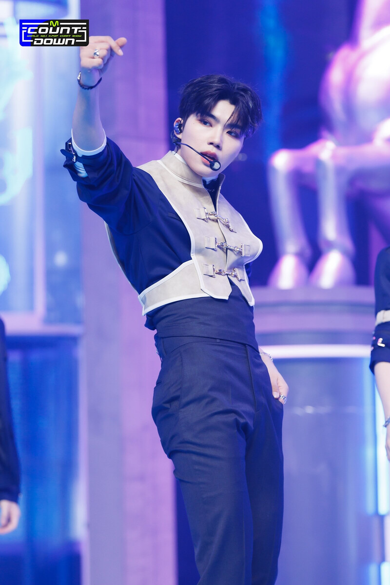 231109 ZEROBASEONE Gunwook - "Crush" and "Melting Point" at M Countdown documents 8