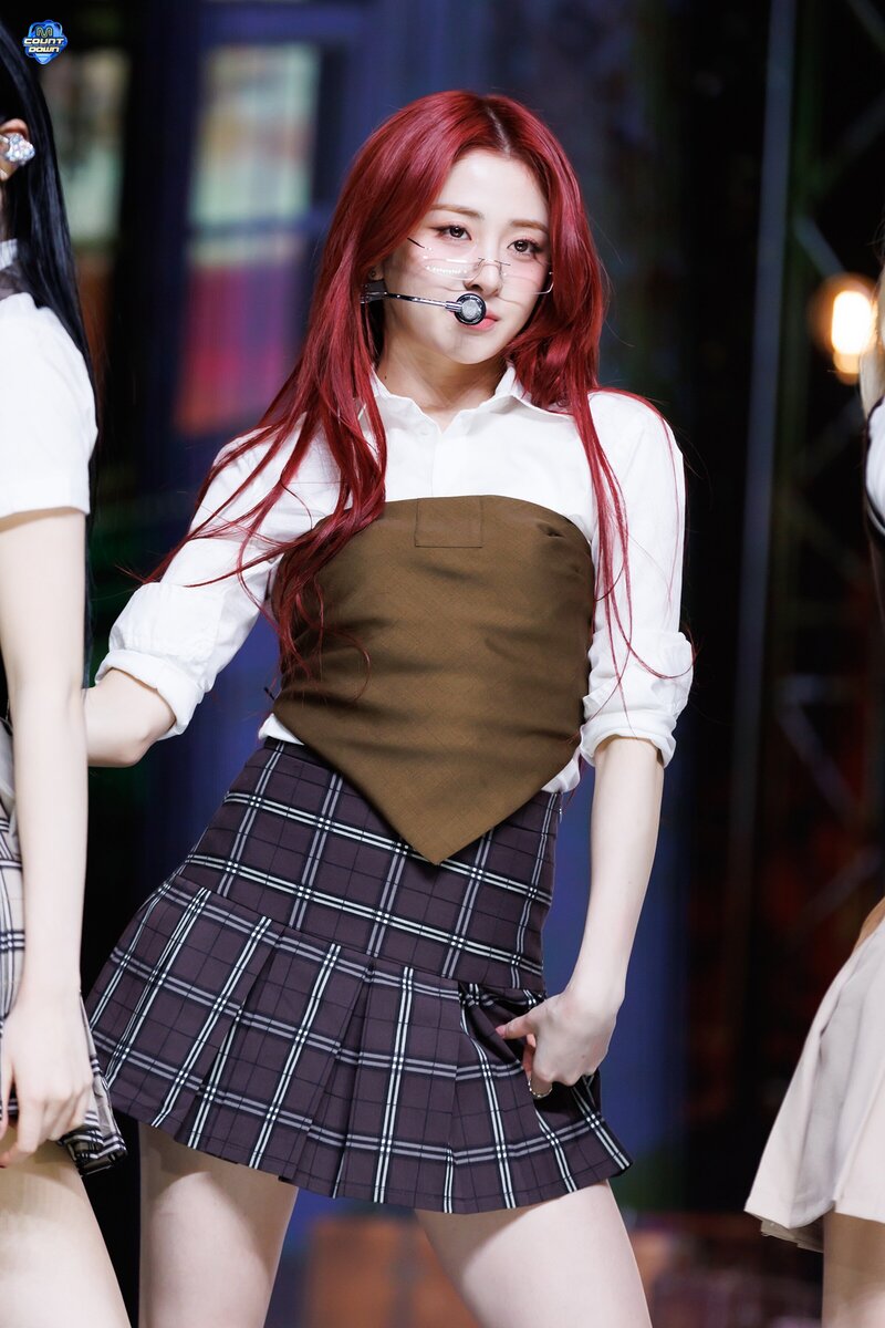 240307 LE SSERAFIM Yunjin - 'EASY' and 'Smart' at M Countdown documents 5