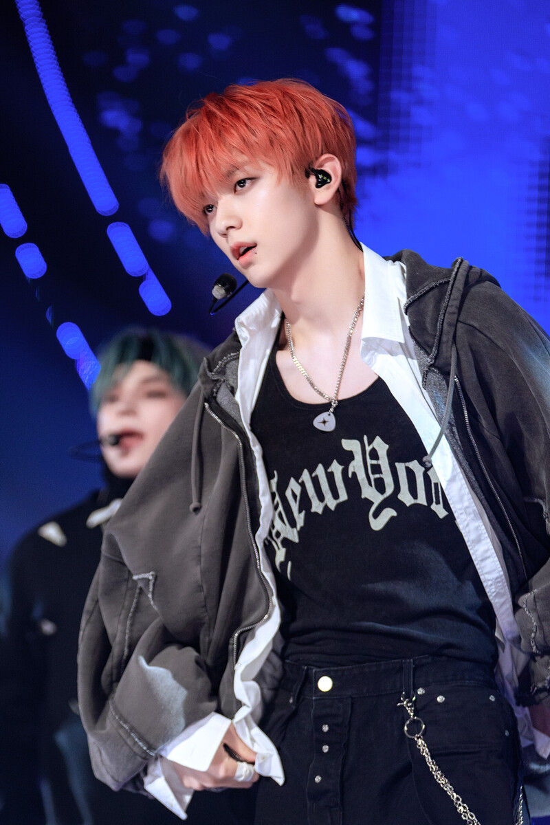 240414 TXT Soobin - 'Deja Vu' at Inkigayo documents 11