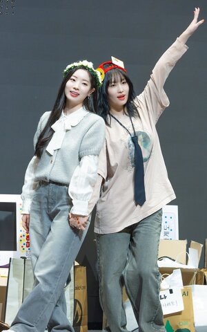 240309 TWICE Momo & Dahyun - Music Korea Fansign