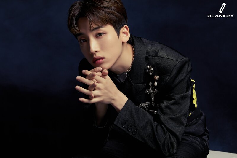 220505 - K2y I: Confidence [Thumbs Up] Concept Photos documents 12