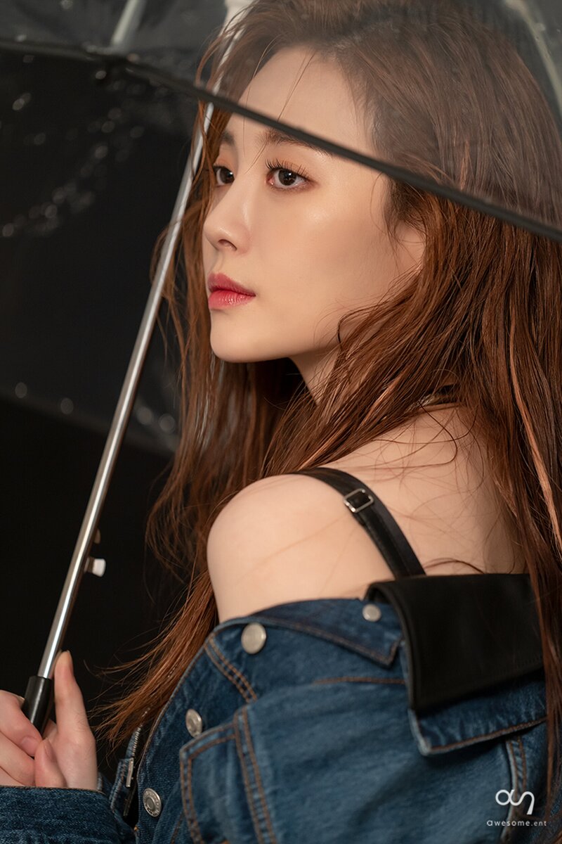 220524 Awesome Ent Naver Post - Kim Yura - #Legend Photoshoot Behind documents 2