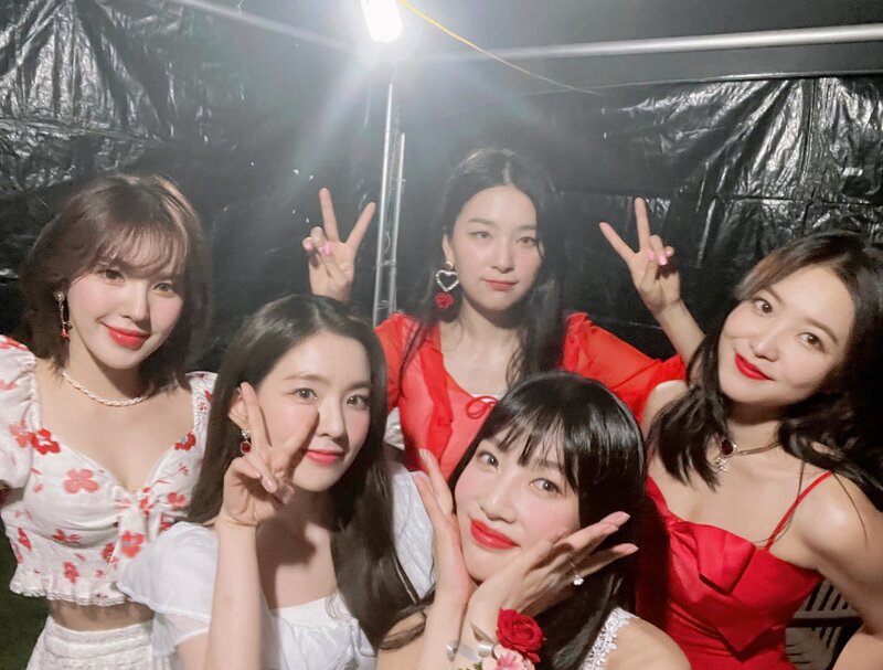220528 Red Velvet Twitter Update - Red Velvet at Korea University Festival documents 1