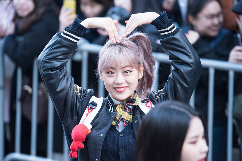 180309 Weki Meki Lua at Music Bank documents 1