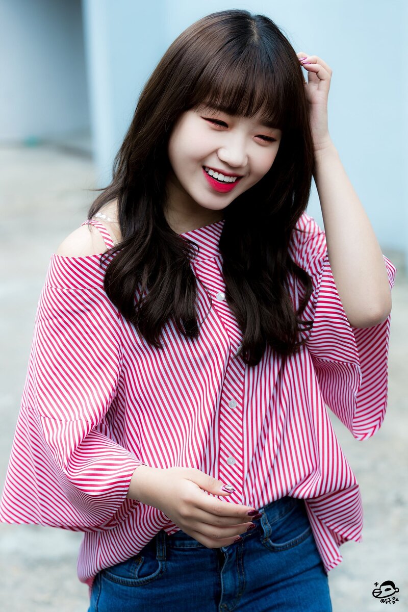 180520 Weki Meki Yoojung at Hello Counsellor documents 4