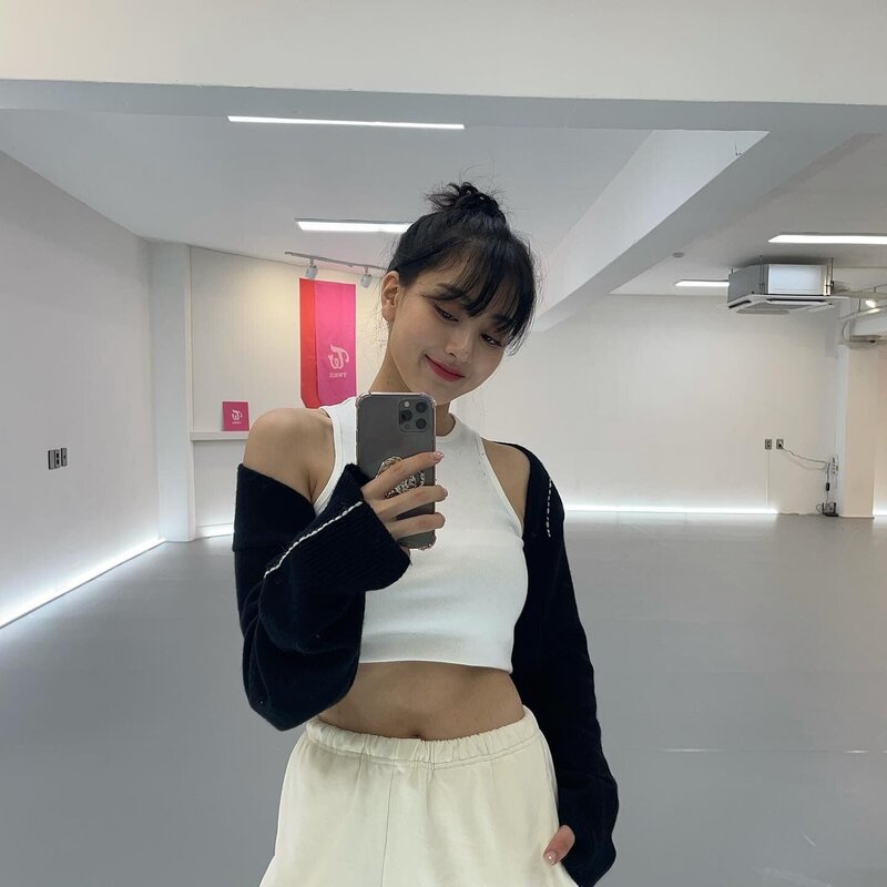 210927 TWICE Instagram Update - Jihyo | kpopping