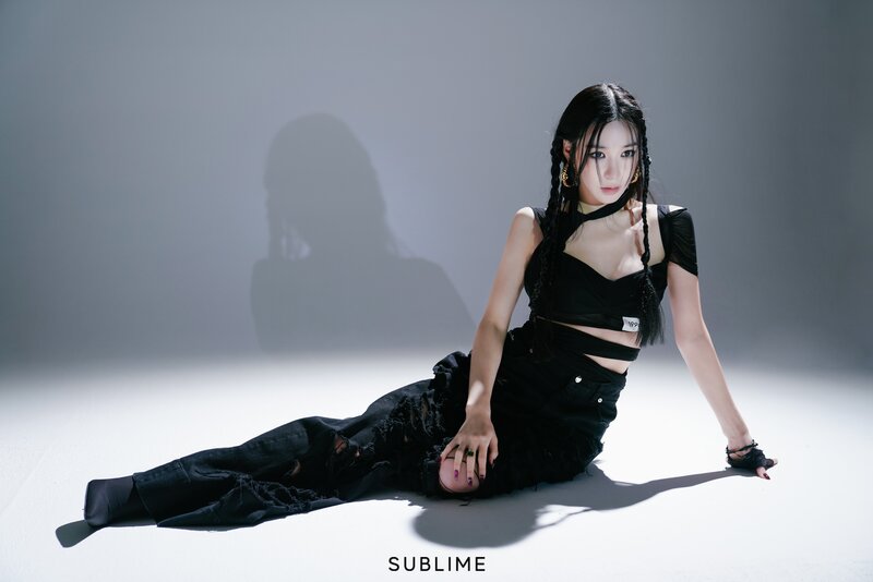 230401 SUBLIME Naver Post - Tiffany Young - GQ Photoshoot Behind documents 2