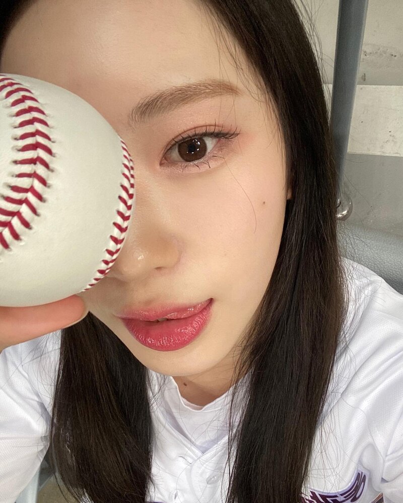 230414 Rocket Punch Instagram Update - Suyun & Dahyun documents 8