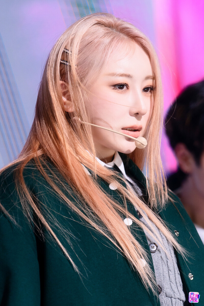 230416 LEE CHAE YEON - 'KNOCK' at Inkigayo documents 6