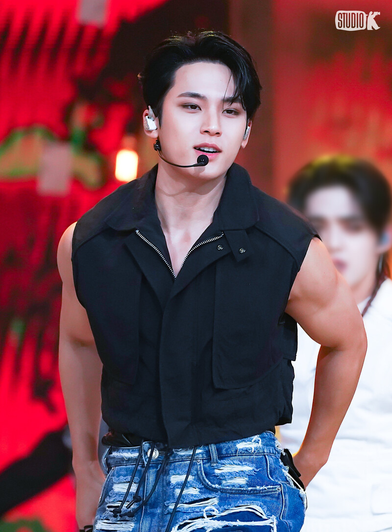 230428 SEVENTEEN Mingyu - 'Super' at Music Bank documents 2