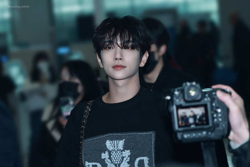 240222 SEVENTEEN Joshua at Incheon International Airport documents 12