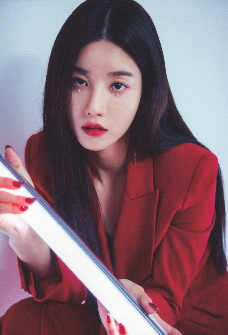 Kwon Eunbi - The First Photobook 'Silver Rain' (Scans) documents 2