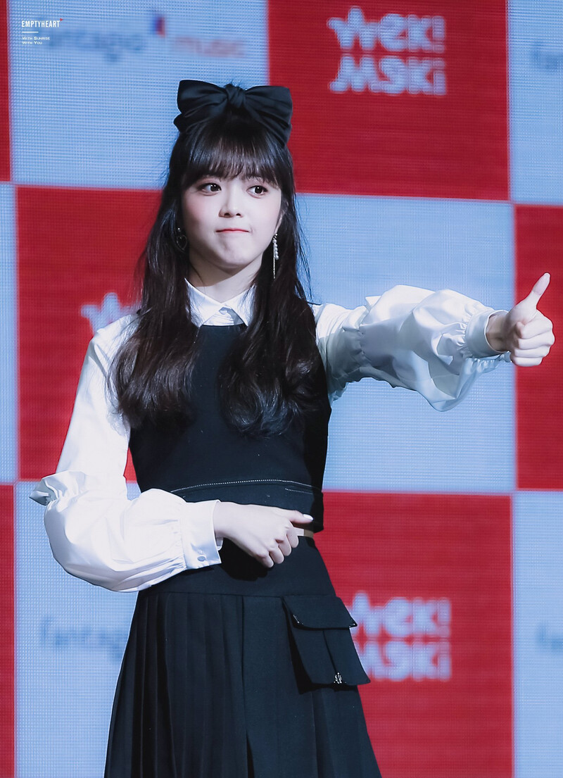 180221 Weki Meki Suyeon at 'LUCKY' Showcase documents 2