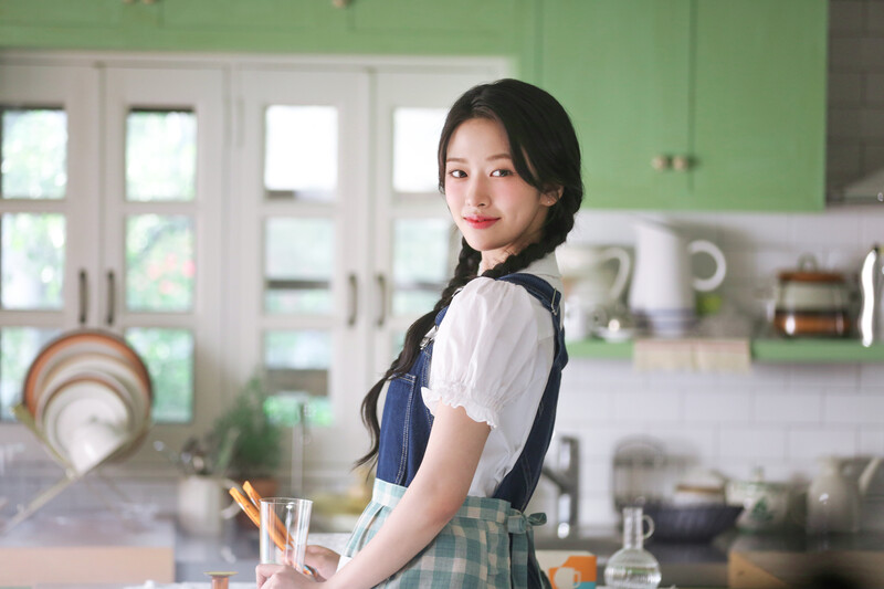 240702 Starship Entertainment Naver Update with Yujin - 'Maxim Supreme Gold' Advertisement Behind the Scenes documents 5