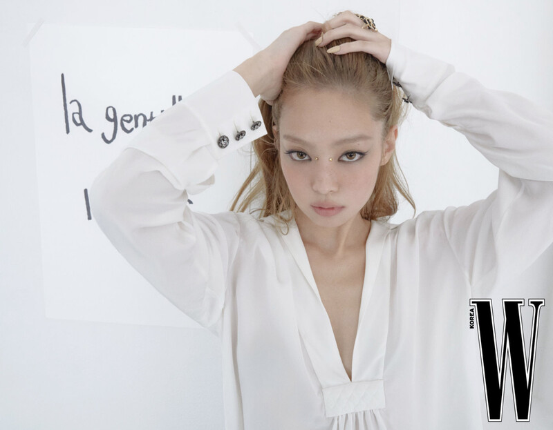 BLACKPINK Jennie for Chanel x W Korea July 2022 Issue documents 2