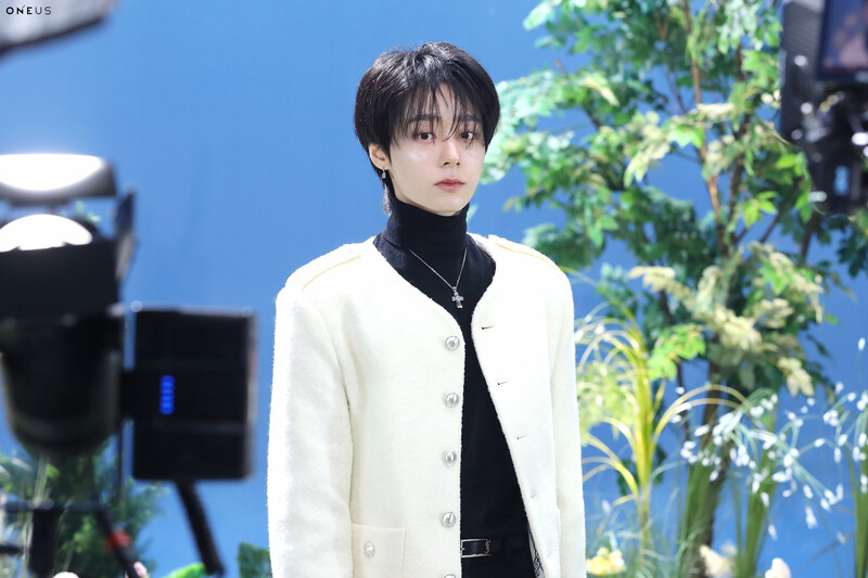 ONEUS 'Rupert's Drop' MV behind documents 14