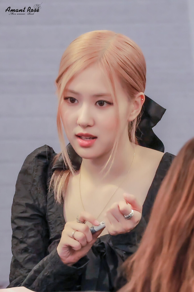 220925 BLACKPINK Rosé - Fansign Event documents 1