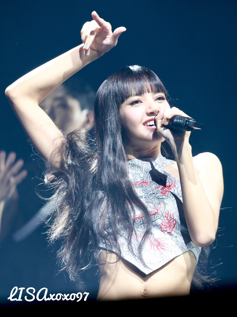 221130 BLACKPINK Lisa - 'BORN PINK' Concert in London Day 1 documents 7