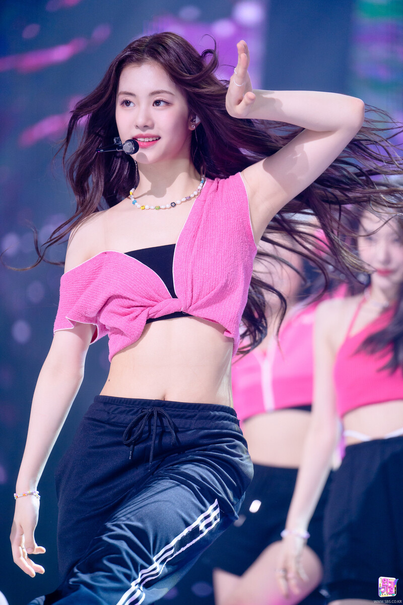 220515 LE SSERAFIM Garam - 'FEARLESS' at Inkigayo documents 21