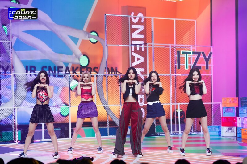 220721 ITZY - 'SNEAKERS' at M Countdown documents 2