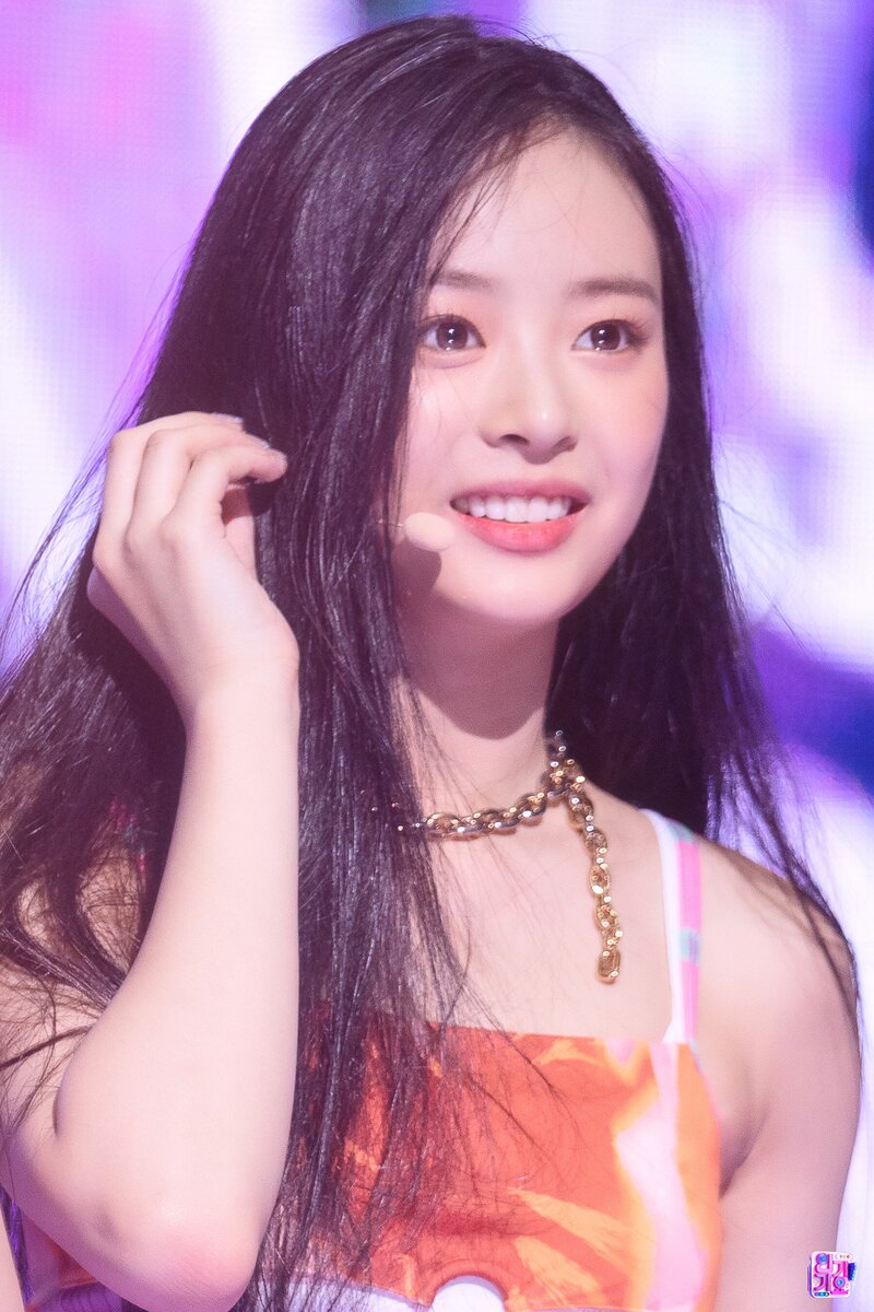 220814 NewJeans Hanni - 'Attention' at Inkigayo documents 7
