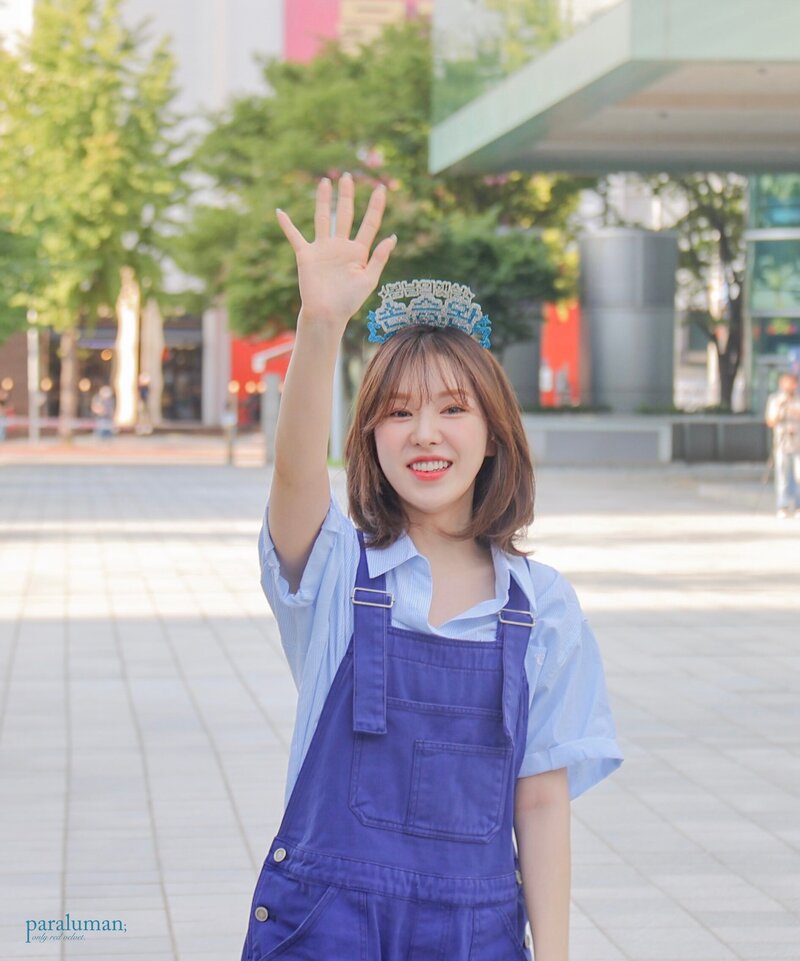 220817 Red Velvet Wendy on her arrival at Youngstreet documents 10
