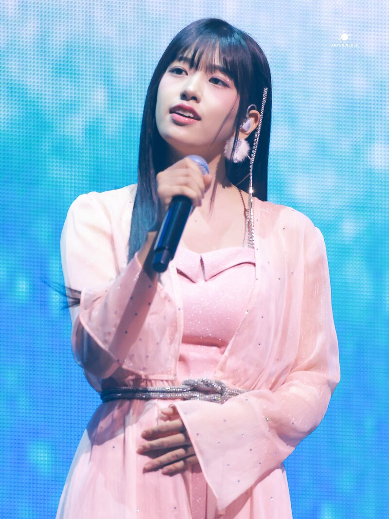 230212 IVE Yujin - The First Fan Concert 'The Prom Queens' Day 2 documents 2