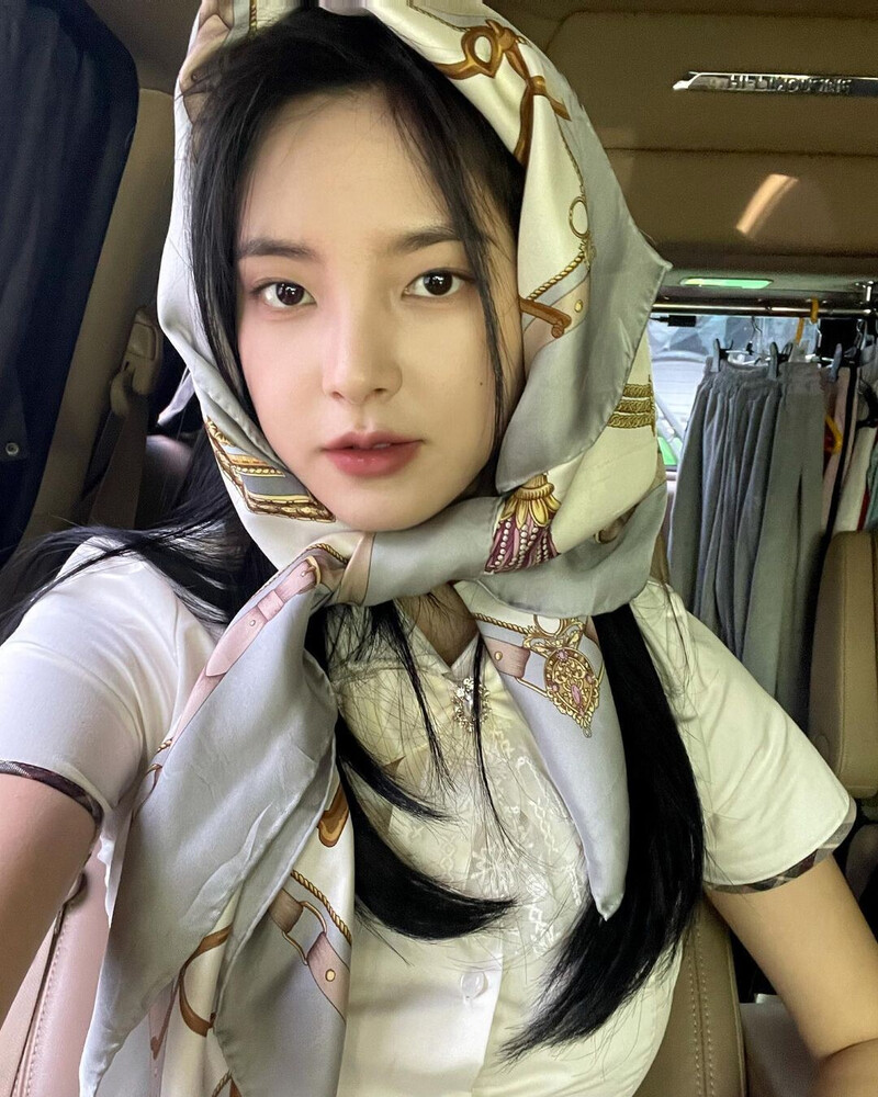 230422 Shin Suhyun Instagram Update documents 7