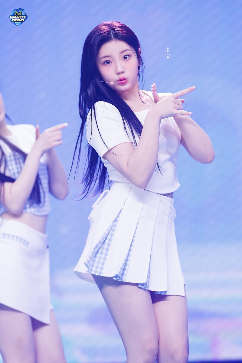 240411 ILLIT Wonhee - 'Magnetic' at M Countdown documents 14