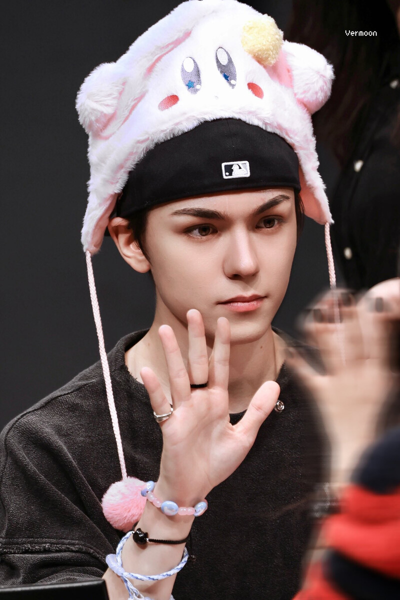 241016 SEVENTEEN Vernon - Fansign Event documents 6